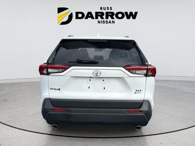Toyota RAV4 Vehicle Full-screen Gallery Image 4
