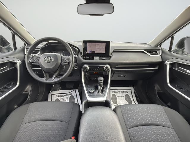 Toyota RAV4 Vehicle Full-screen Gallery Image 9