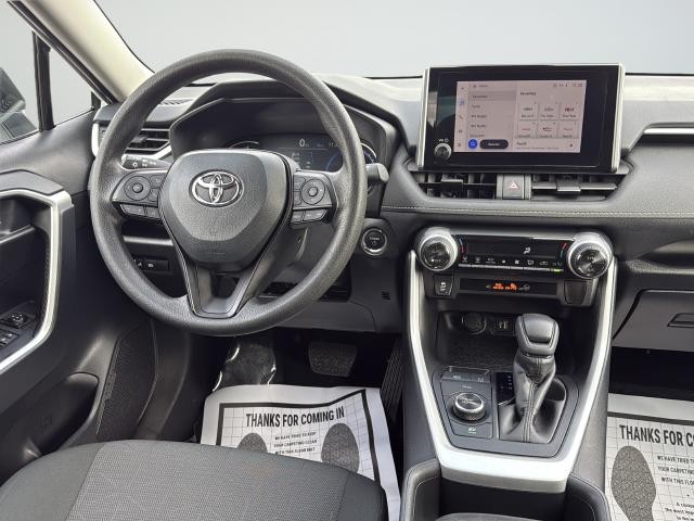 Toyota RAV4 Vehicle Full-screen Gallery Image 11