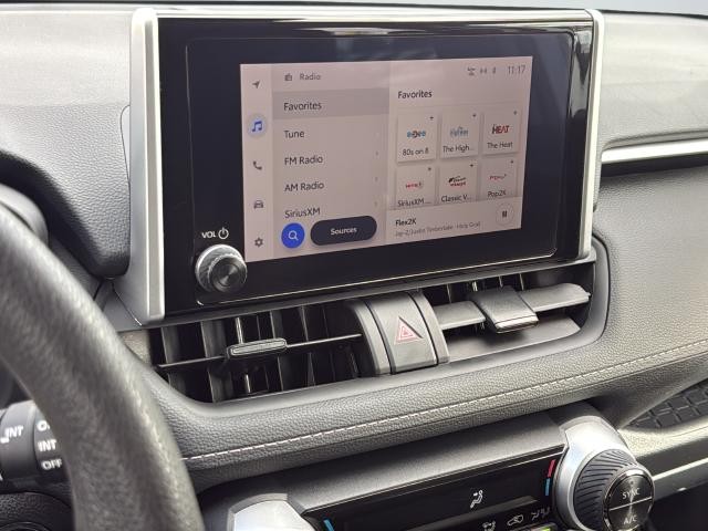 Toyota RAV4 Vehicle Full-screen Gallery Image 14