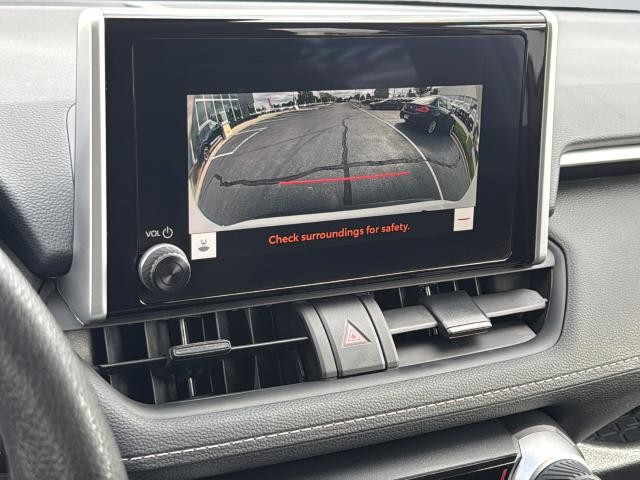 Toyota RAV4 Vehicle Full-screen Gallery Image 15