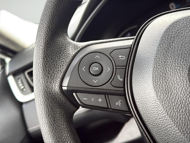 Toyota RAV4 Vehicle Full-screen Gallery Image 16