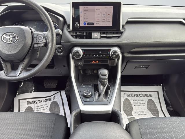 Toyota RAV4 Vehicle Full-screen Gallery Image 20