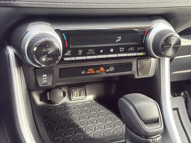 Toyota RAV4 Vehicle Full-screen Gallery Image 21
