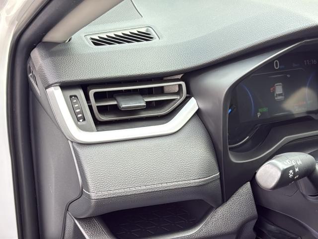 Toyota RAV4 Vehicle Full-screen Gallery Image 31