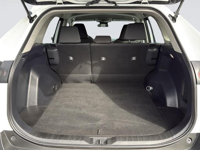 Toyota RAV4 Vehicle Full-screen Gallery Image 35