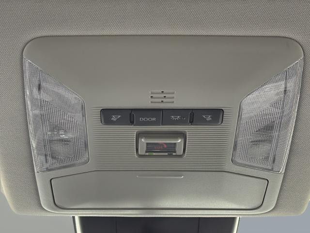 Toyota RAV4 Vehicle Full-screen Gallery Image 36