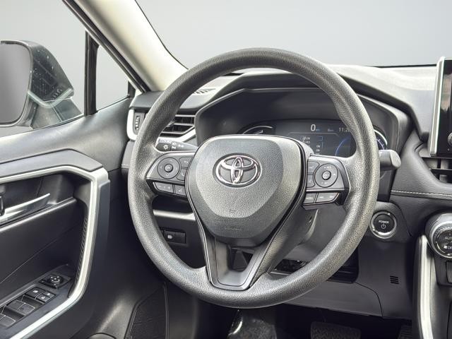 Toyota RAV4 Vehicle Full-screen Gallery Image 38