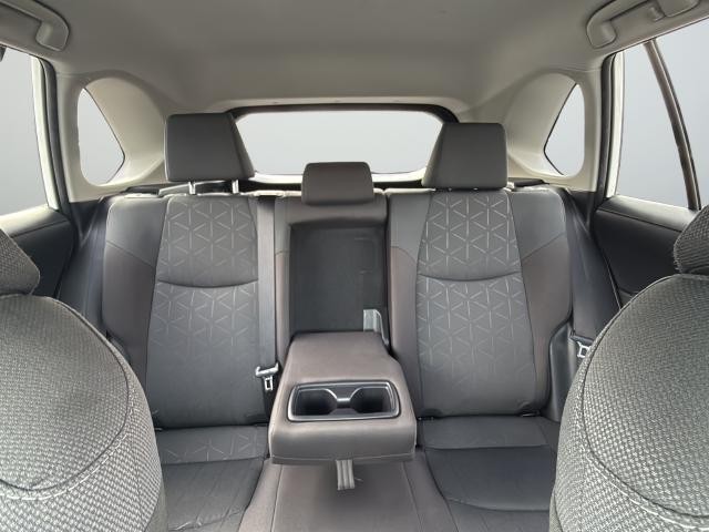 Toyota RAV4 Vehicle Full-screen Gallery Image 40