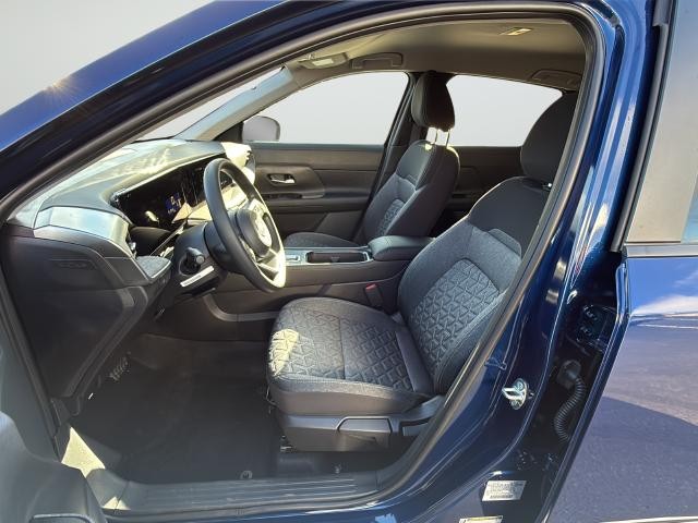 Nissan Kicks Vehicle Full-screen Gallery Image 10