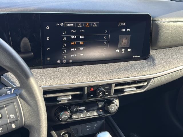 Nissan Kicks Vehicle Full-screen Gallery Image 14