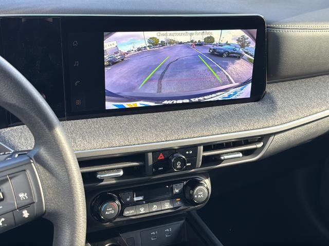 Nissan Kicks Vehicle Full-screen Gallery Image 15
