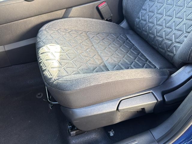 Nissan Kicks Vehicle Full-screen Gallery Image 18