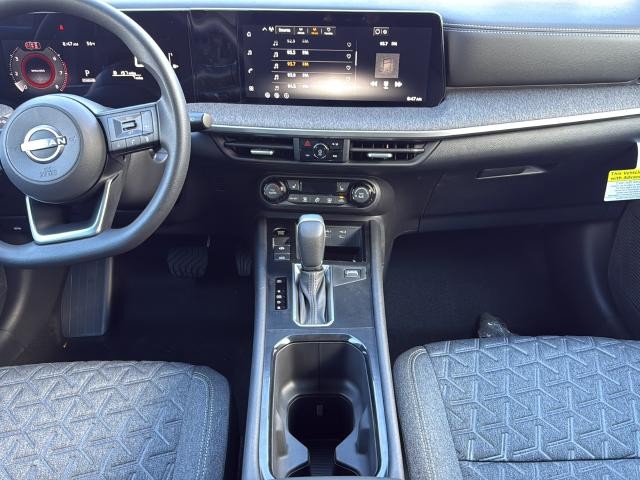 Nissan Kicks Vehicle Full-screen Gallery Image 20