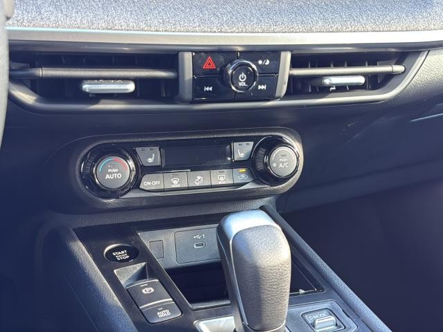 Nissan Kicks Vehicle Full-screen Gallery Image 21