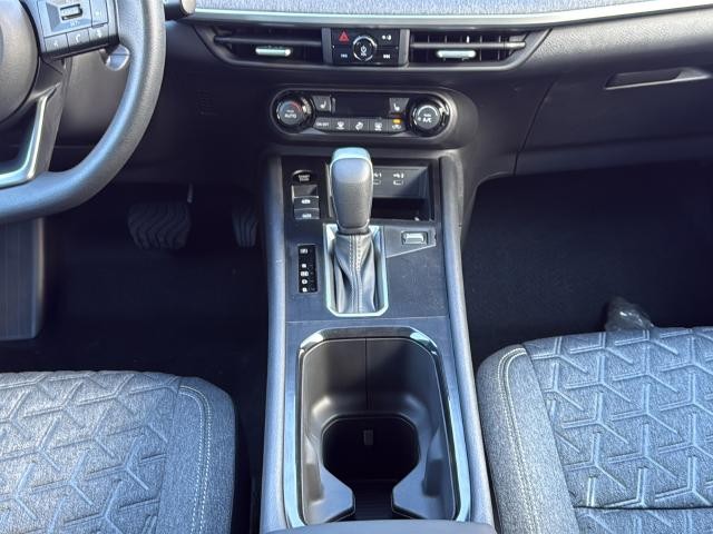 Nissan Kicks Vehicle Full-screen Gallery Image 29