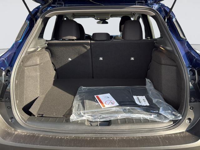 Nissan Kicks Vehicle Full-screen Gallery Image 35
