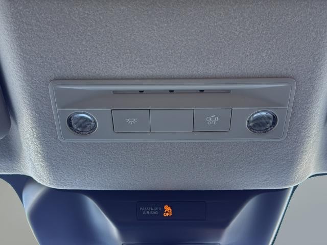 Nissan Kicks Vehicle Full-screen Gallery Image 36