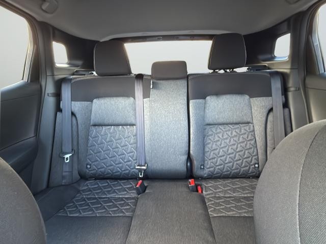 Nissan Kicks Vehicle Full-screen Gallery Image 40