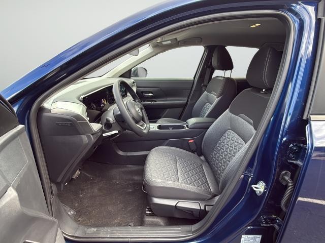Nissan Kicks Vehicle Full-screen Gallery Image 10