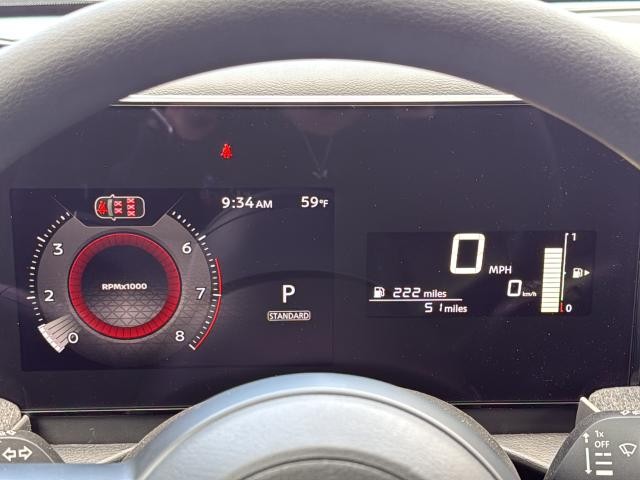 Nissan Kicks Vehicle Full-screen Gallery Image 12