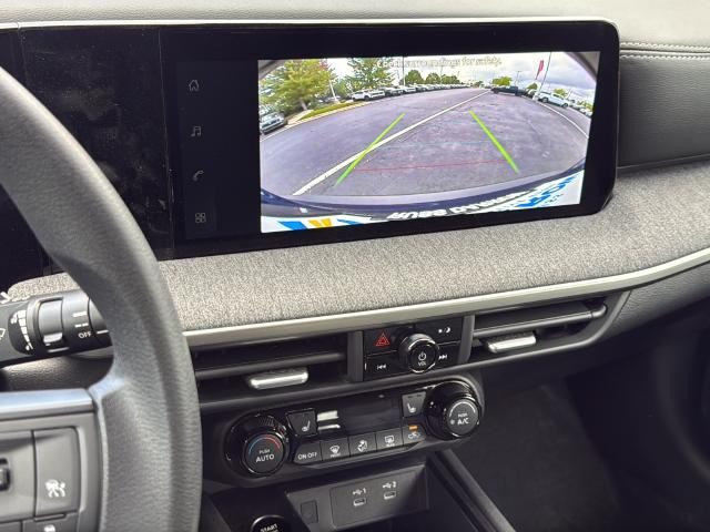 Nissan Kicks Vehicle Full-screen Gallery Image 15