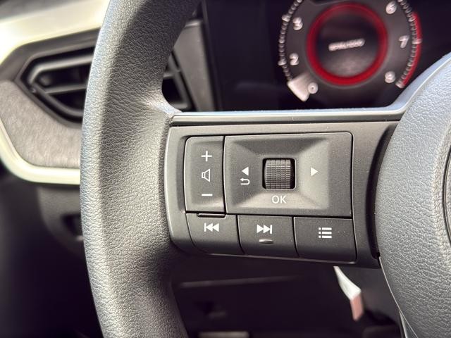 Nissan Kicks Vehicle Full-screen Gallery Image 16
