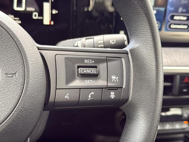 Nissan Kicks Vehicle Full-screen Gallery Image 17