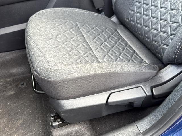 Nissan Kicks Vehicle Full-screen Gallery Image 18