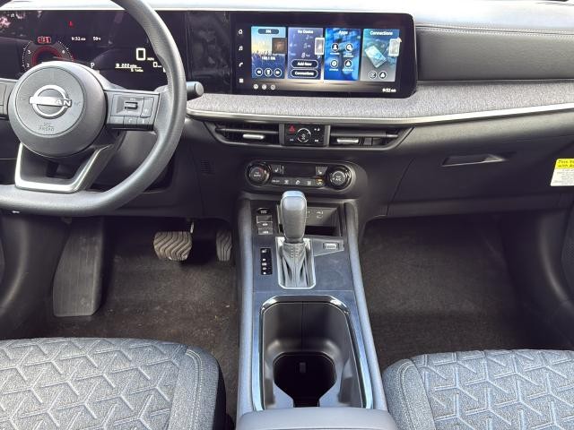 Nissan Kicks Vehicle Full-screen Gallery Image 19
