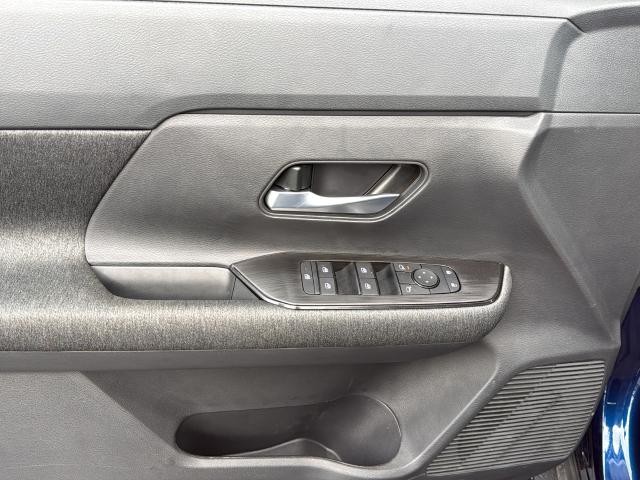 Nissan Kicks Vehicle Full-screen Gallery Image 29