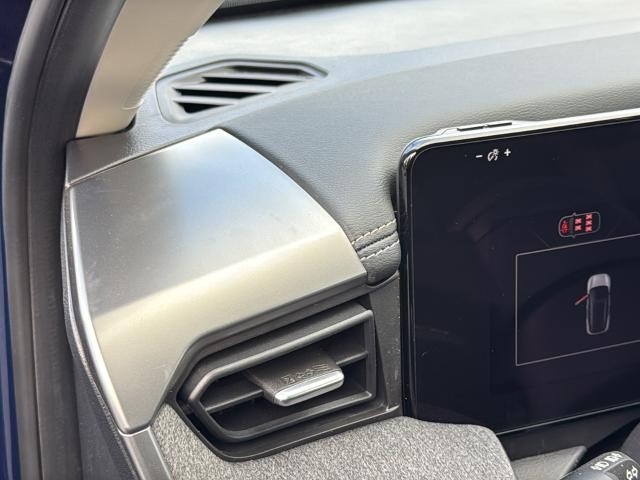 Nissan Kicks Vehicle Full-screen Gallery Image 30