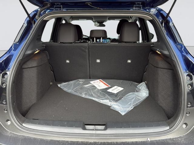 Nissan Kicks Vehicle Full-screen Gallery Image 31