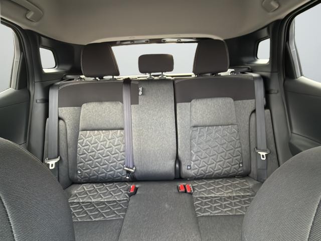 Nissan Kicks Vehicle Full-screen Gallery Image 33