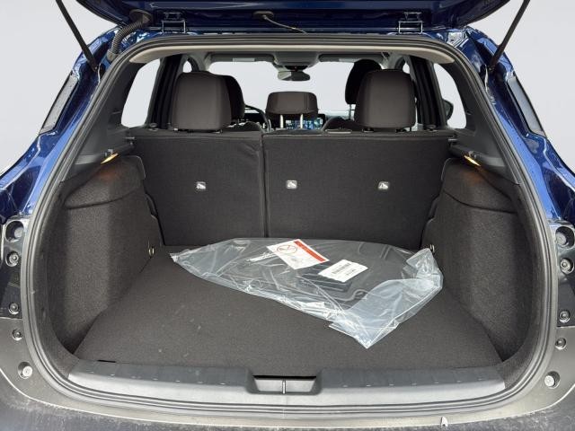 Nissan Kicks Vehicle Full-screen Gallery Image 34
