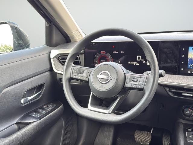 Nissan Kicks Vehicle Full-screen Gallery Image 37