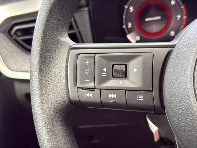 Nissan Kicks Vehicle Full-screen Gallery Image 38