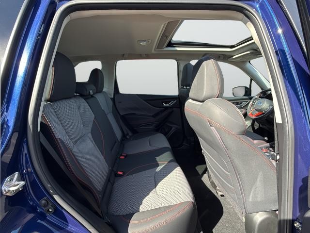 Subaru Forester Vehicle Full-screen Gallery Image 24