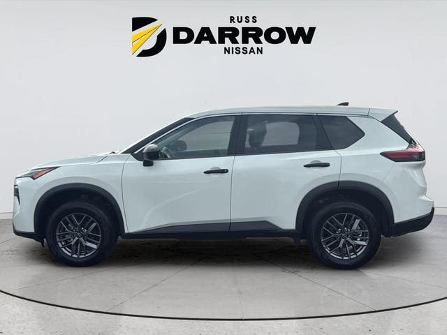 Nissan Rogue Vehicle Full-screen Gallery Image 2