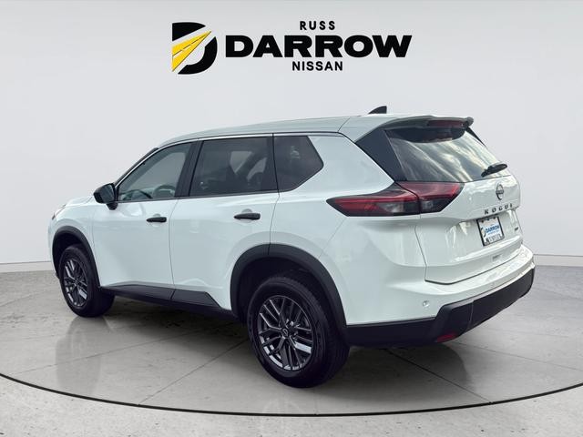 Nissan Rogue Vehicle Full-screen Gallery Image 3