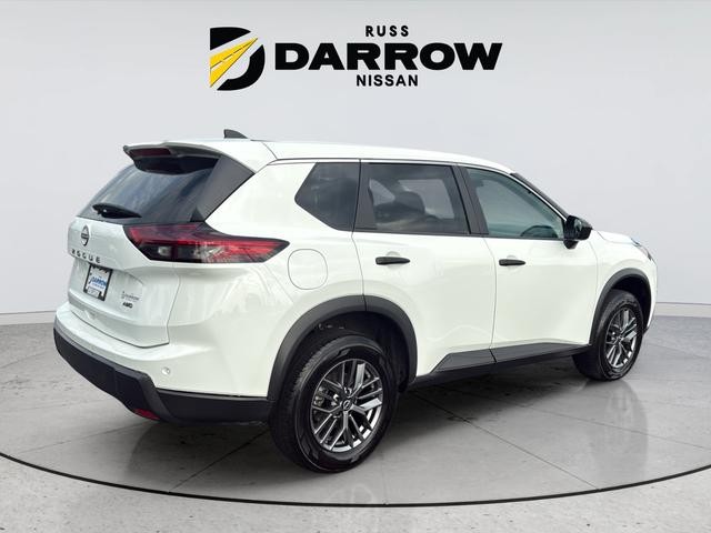 Nissan Rogue Vehicle Full-screen Gallery Image 5