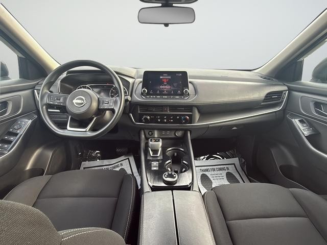 Nissan Rogue Vehicle Full-screen Gallery Image 9