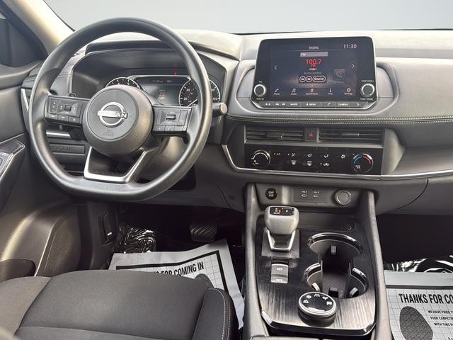 Nissan Rogue Vehicle Full-screen Gallery Image 11