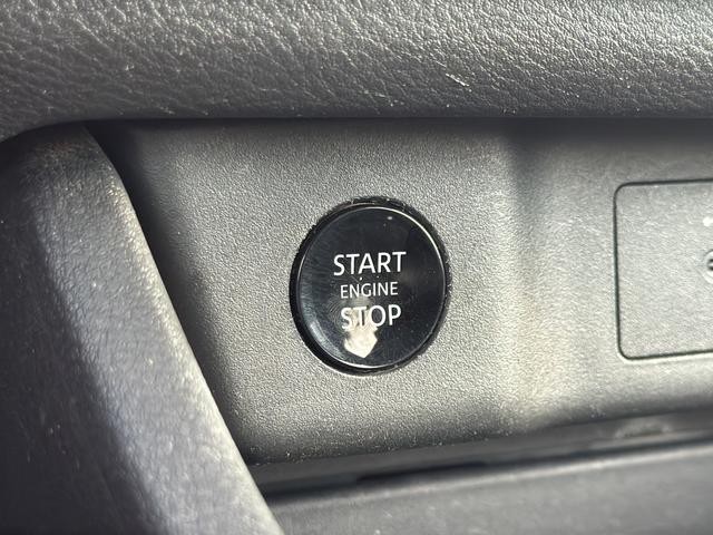 Nissan Rogue Vehicle Full-screen Gallery Image 13