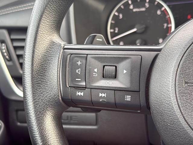 Nissan Rogue Vehicle Full-screen Gallery Image 16