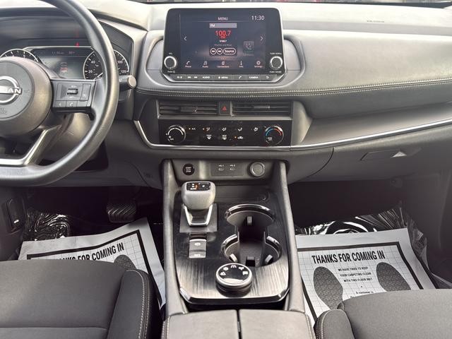 Nissan Rogue Vehicle Full-screen Gallery Image 20