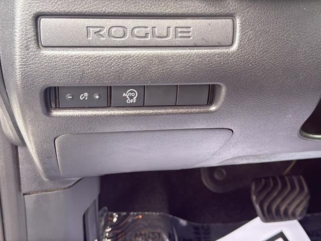 Nissan Rogue Vehicle Full-screen Gallery Image 28
