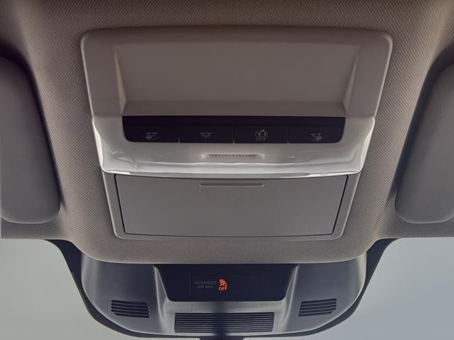Nissan Rogue Vehicle Full-screen Gallery Image 36