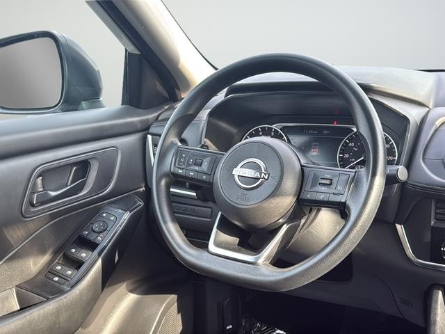 Nissan Rogue Vehicle Full-screen Gallery Image 38