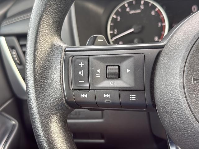 Nissan Rogue Vehicle Full-screen Gallery Image 39